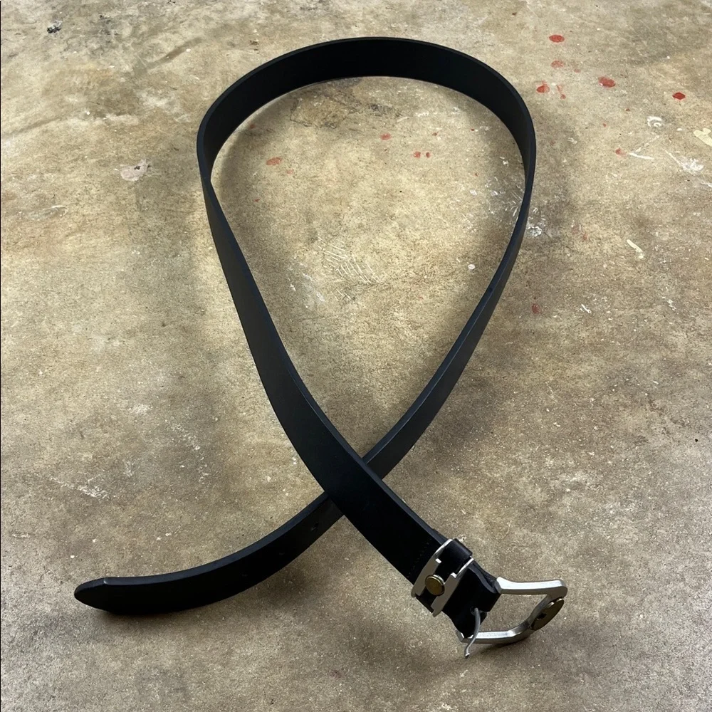 Men’s Black Leather Belt with Silver Buckle Size: 52